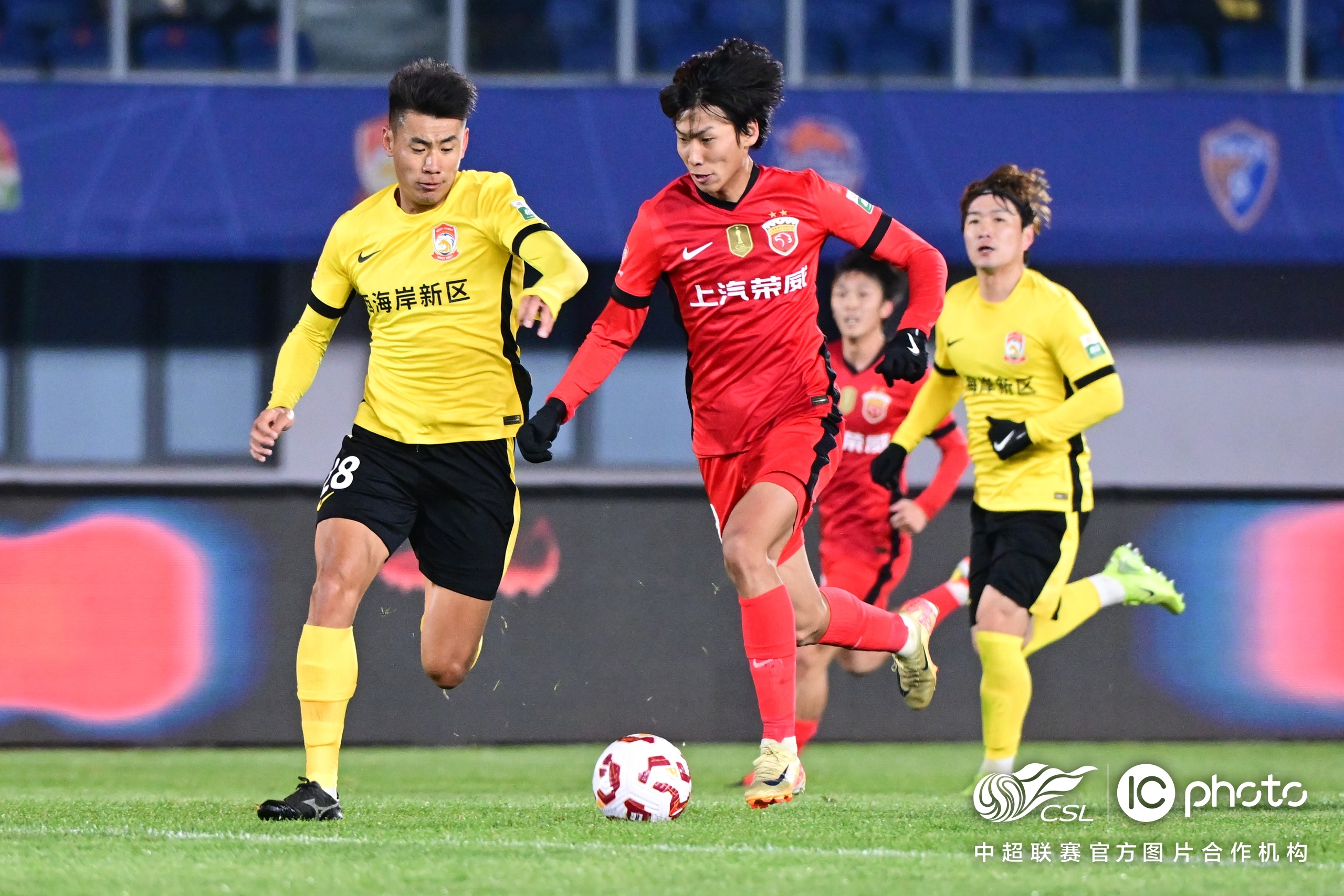 包含上海海港迎中超关键赛；今晨遗憾出局；悬念犹存；控场能力受关注的词条