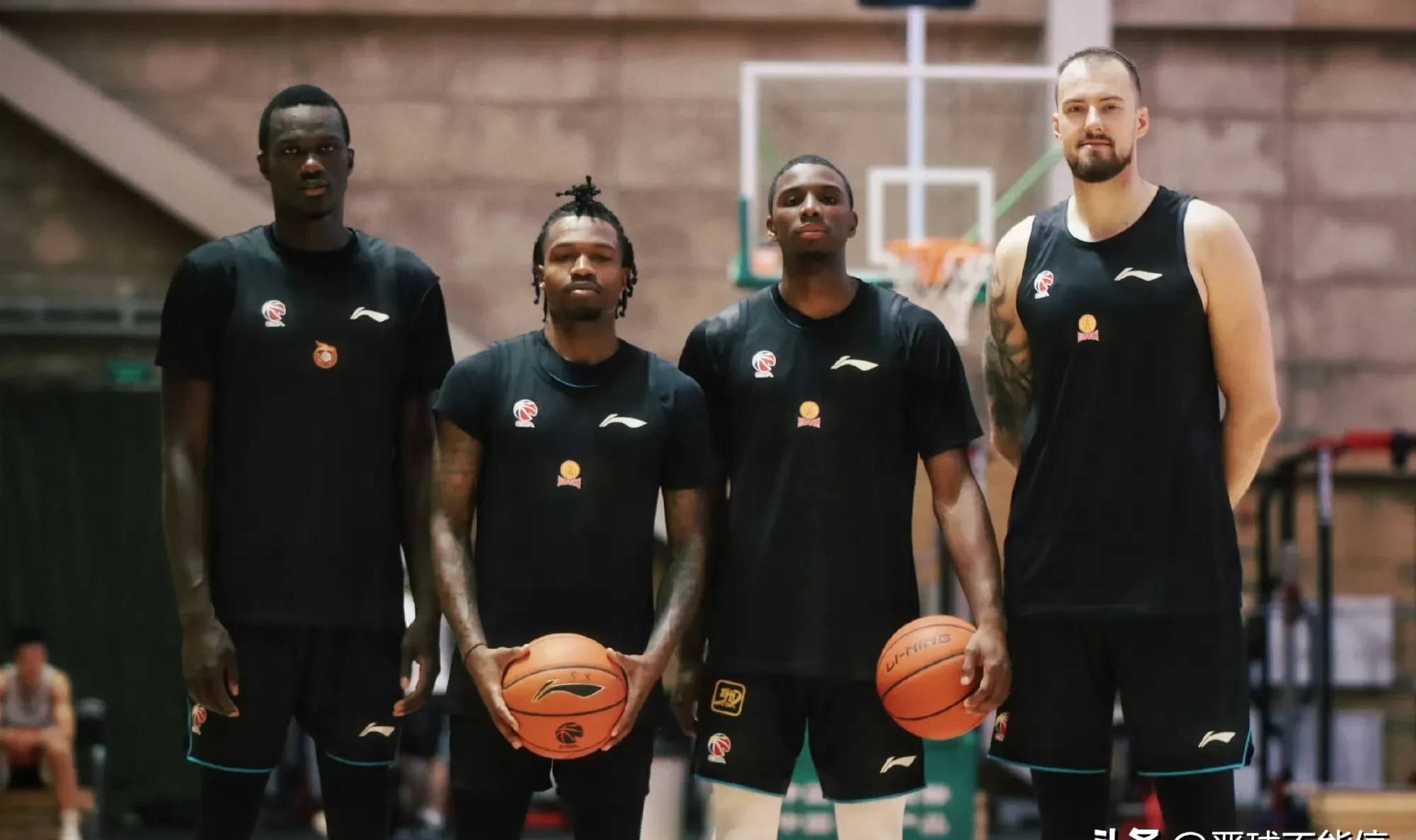 包含上海海港赛前主帅复盘新疆广汇队长鼓劲备战法甲，这一次真的风云突变广厦男篮集结日豪取连胜的词条