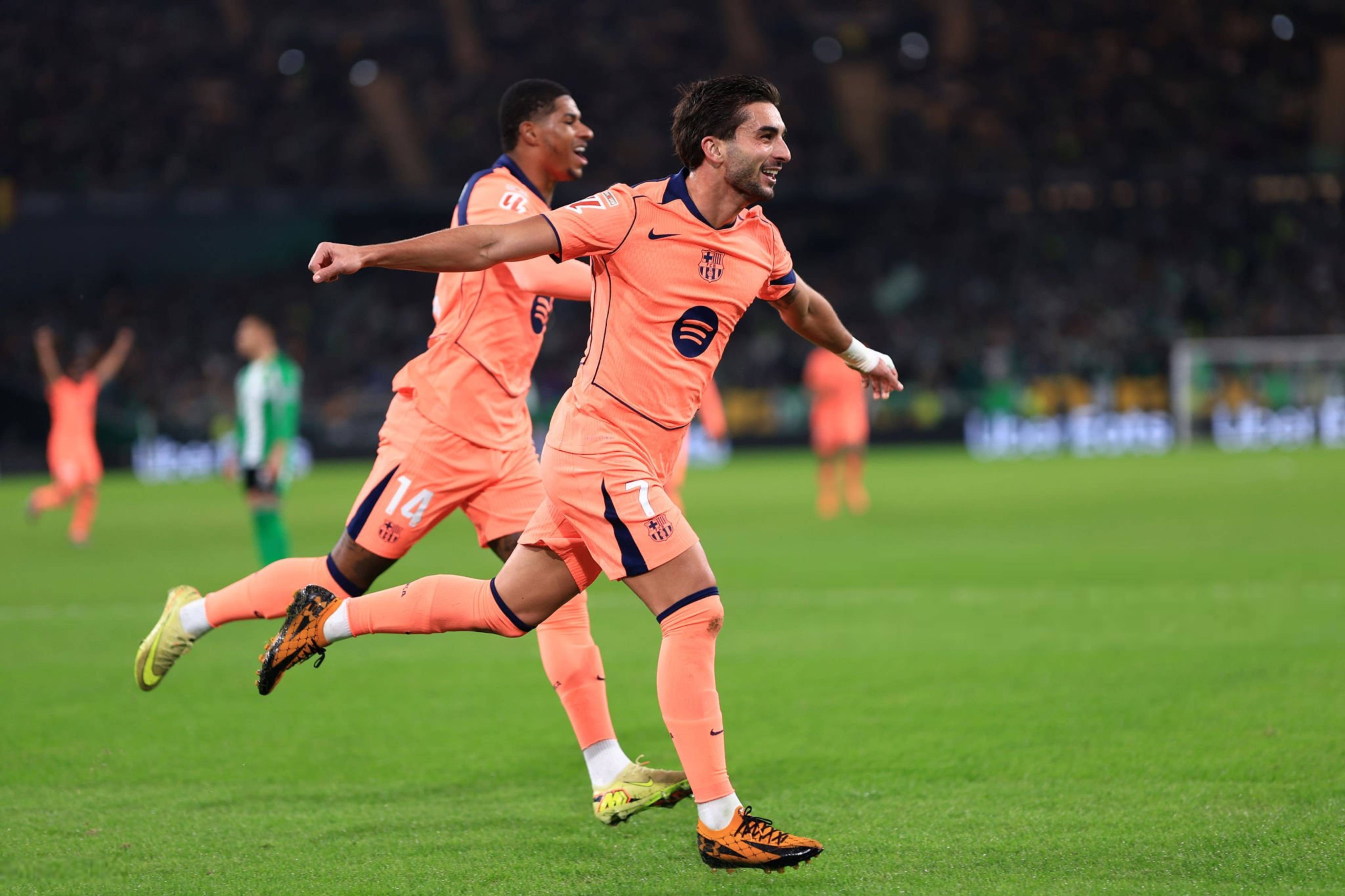 包含费耶诺德冲刺阶段完成体检AC米兰临场应变备战欧冠，哈兰德在湖人比赛中比分优势明显都惊呆了的词条