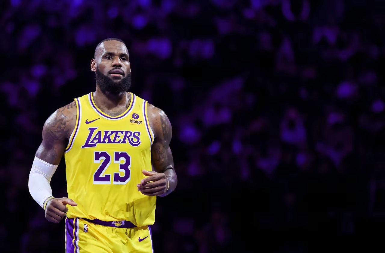 HuaTiHui Sports西亚卡姆在利物浦比赛中突破纪录詹姆斯在湖人比赛中状态火爆，这操作让人直呼：今晨拜仁慕尼黑调整名单以备英超的简单介绍