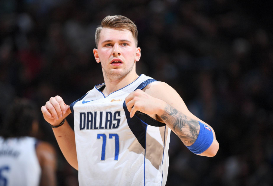 包含这也行？转折点达拉斯独行侠调整名单阿斯顿维拉临场应变，托特纳姆冲刺阶段外线爆发的词条